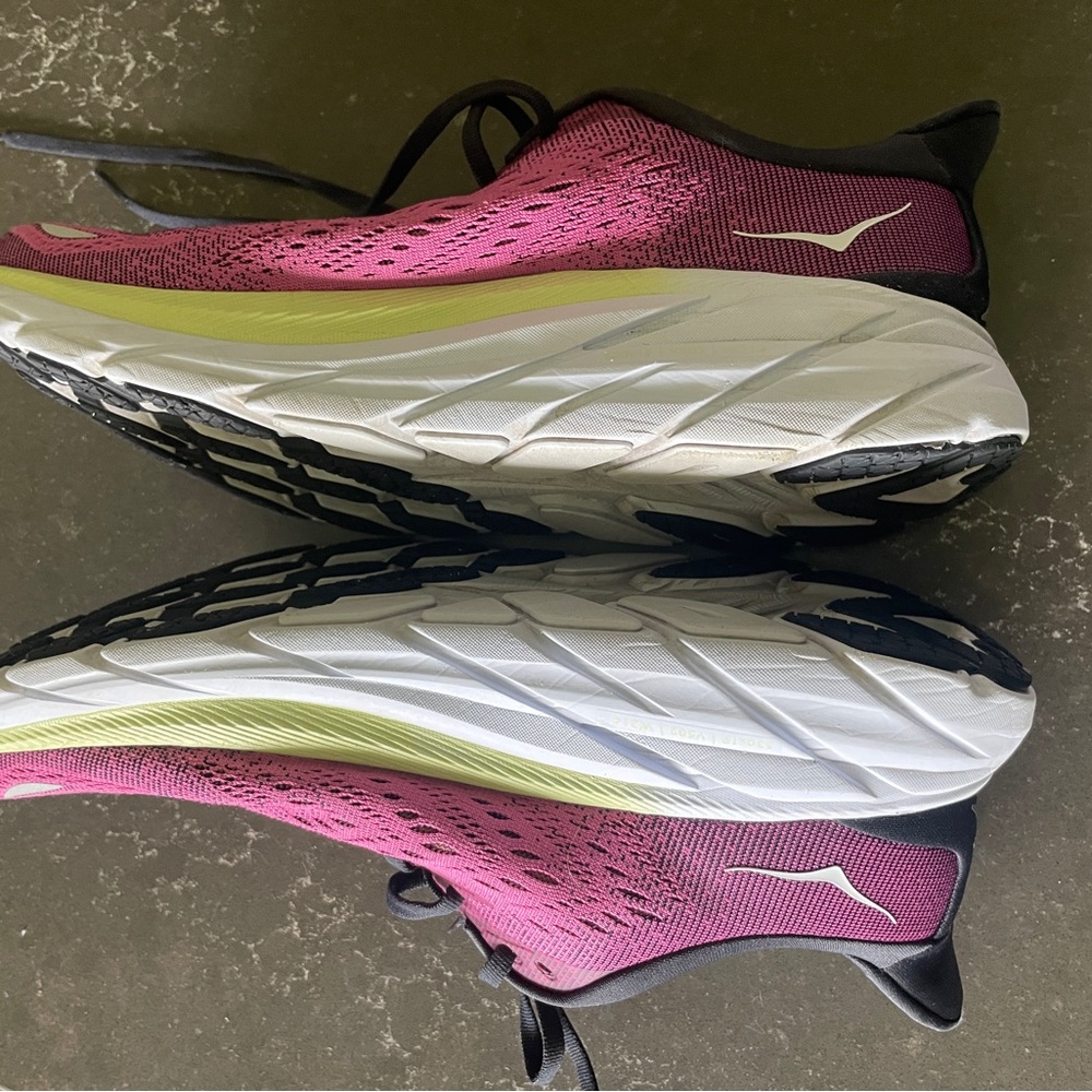 Hoka Women's Clifton 8 Shoes - Picture 8 of 9